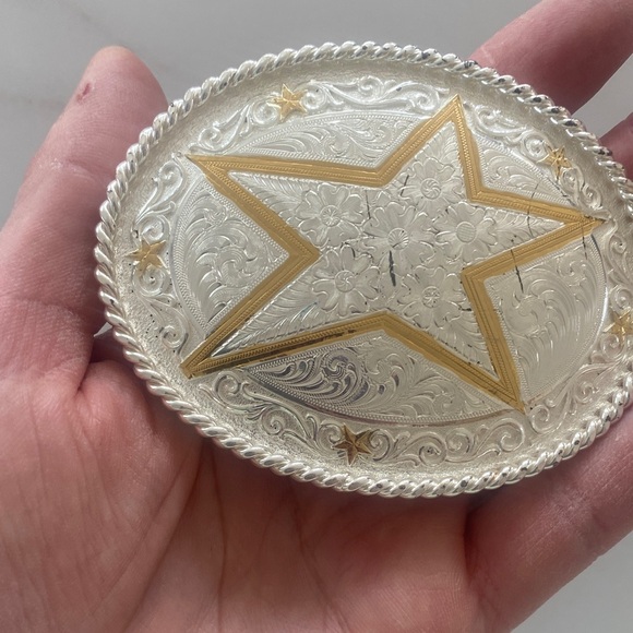 Montana Silversmiths Silver and Gold Star ⭐️ Belt Buckle - Picture 5 of 11